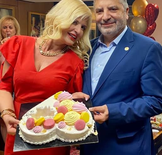 Μαρίνα Πατούλη: Με τούρτα και σαμπάνια γιόρτασε τα γενέθλια του Γιώργου Πατούλη! [pics]