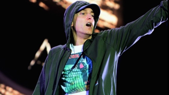 O Eminem έδωσε μέσω Twitter τον τηλεφωνικό αριθμό του!