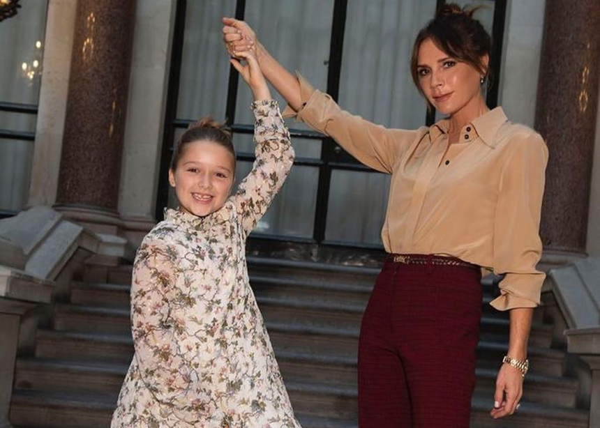 Η κόρη της Victoria Beckham φόρεσε το τέλειο φόρεμα για τώρα