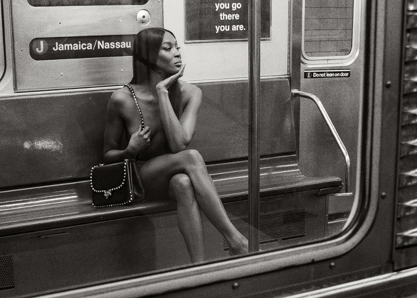 Ο οίκος Valentino δημοσιεύει φωτογραφίες με την Νaomi γυμνή στο μετρό!