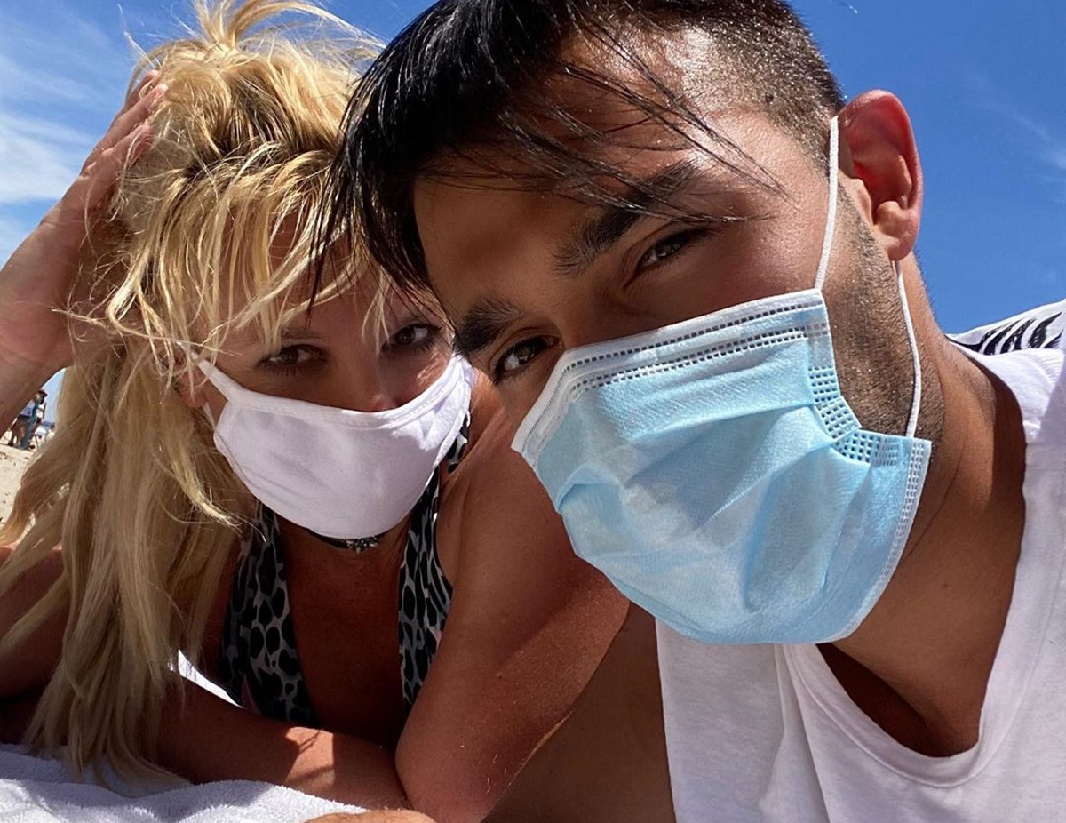 Britney Spears – Sam Asghari: Πήγαν στην παραλία φορώντας μάσκες για τον κορονοϊό [pics]