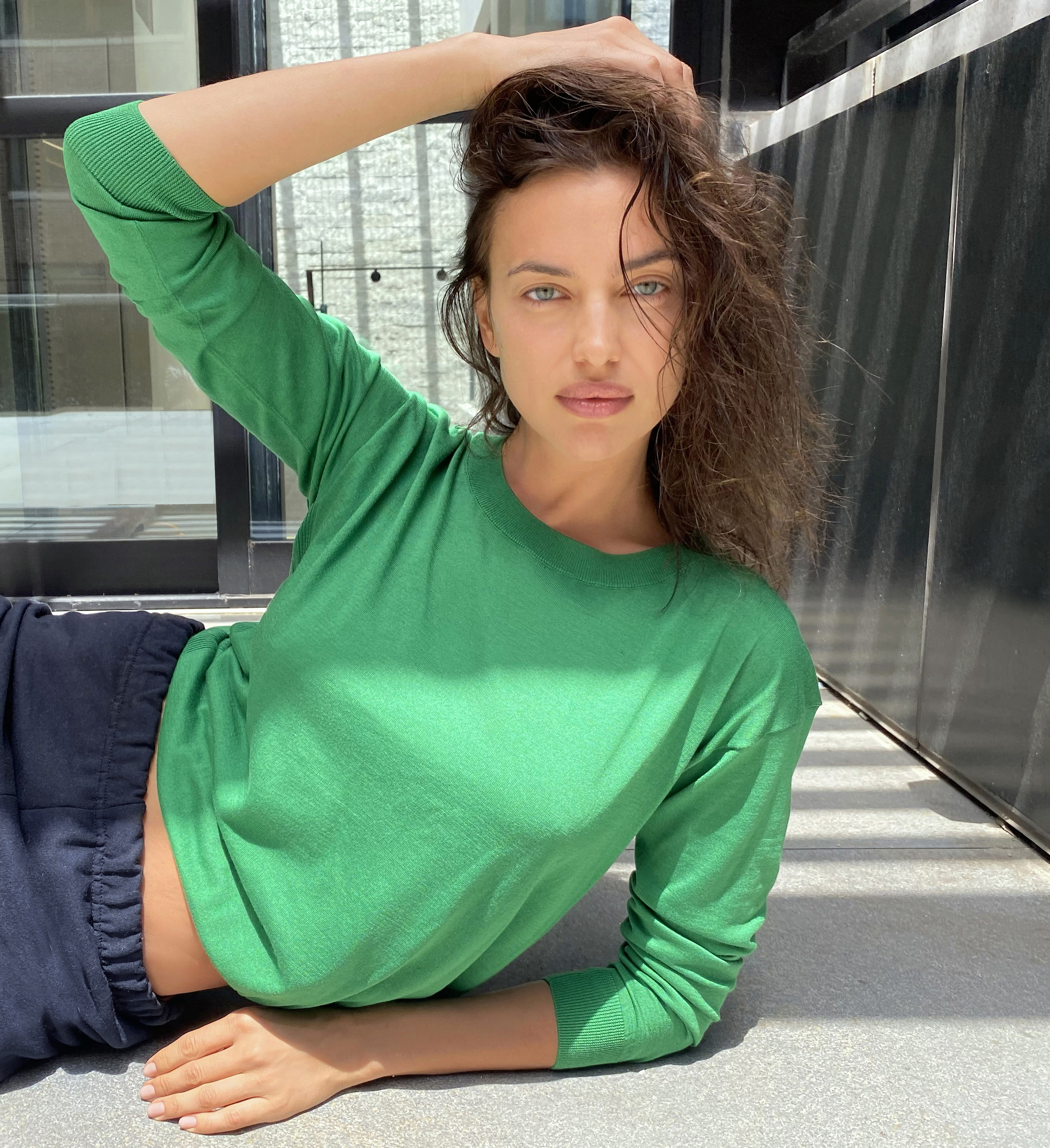 H Irina Shayk φόρεσε το τέλειο Falconeri top για αυτόν τον… καιρό!