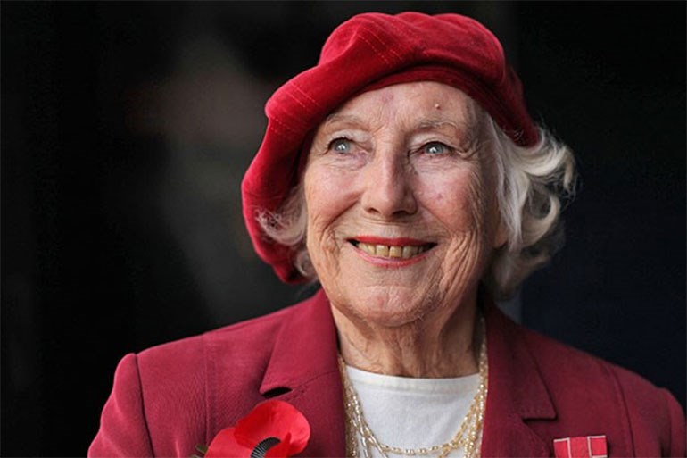 Vera Lynn: Πέθανε στα 103 η “Σοφία Βέμπο” της Αγγλίας