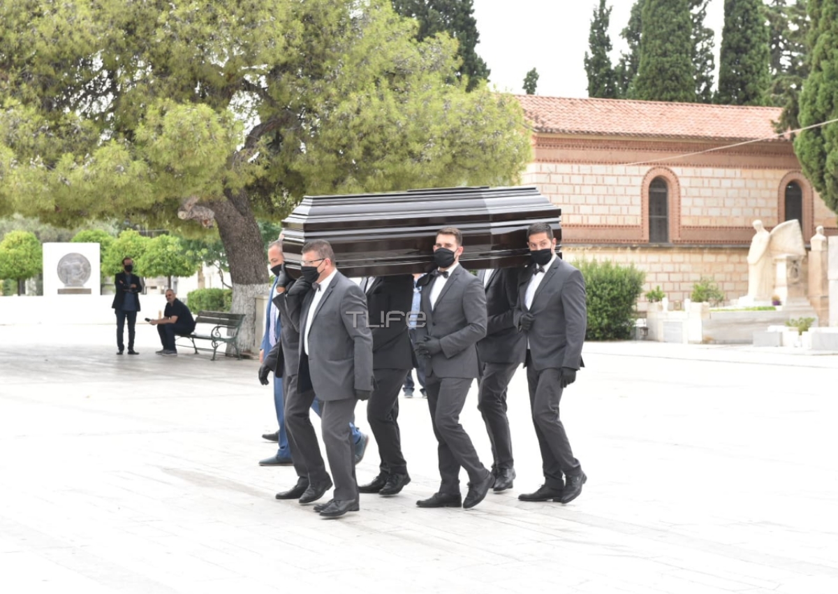 Θλίψη στην κηδεία του ηθοποιού Κώστα Φυσσούν