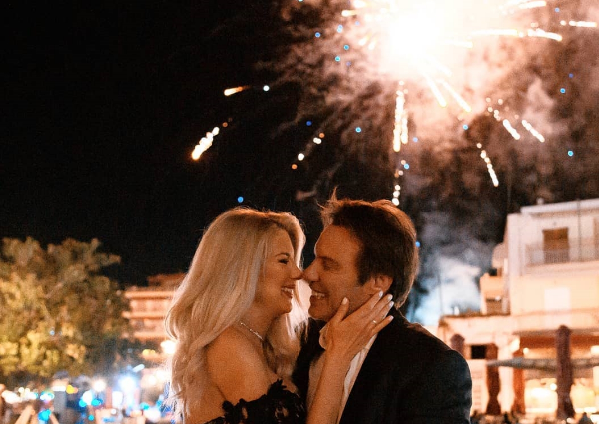 Στράτος Τζώρτζογλου – Σοφία Μαριόλα: Με πυροτεχνήματα γιόρτασαν την πρώτη επέτειο του γάμου τους!
