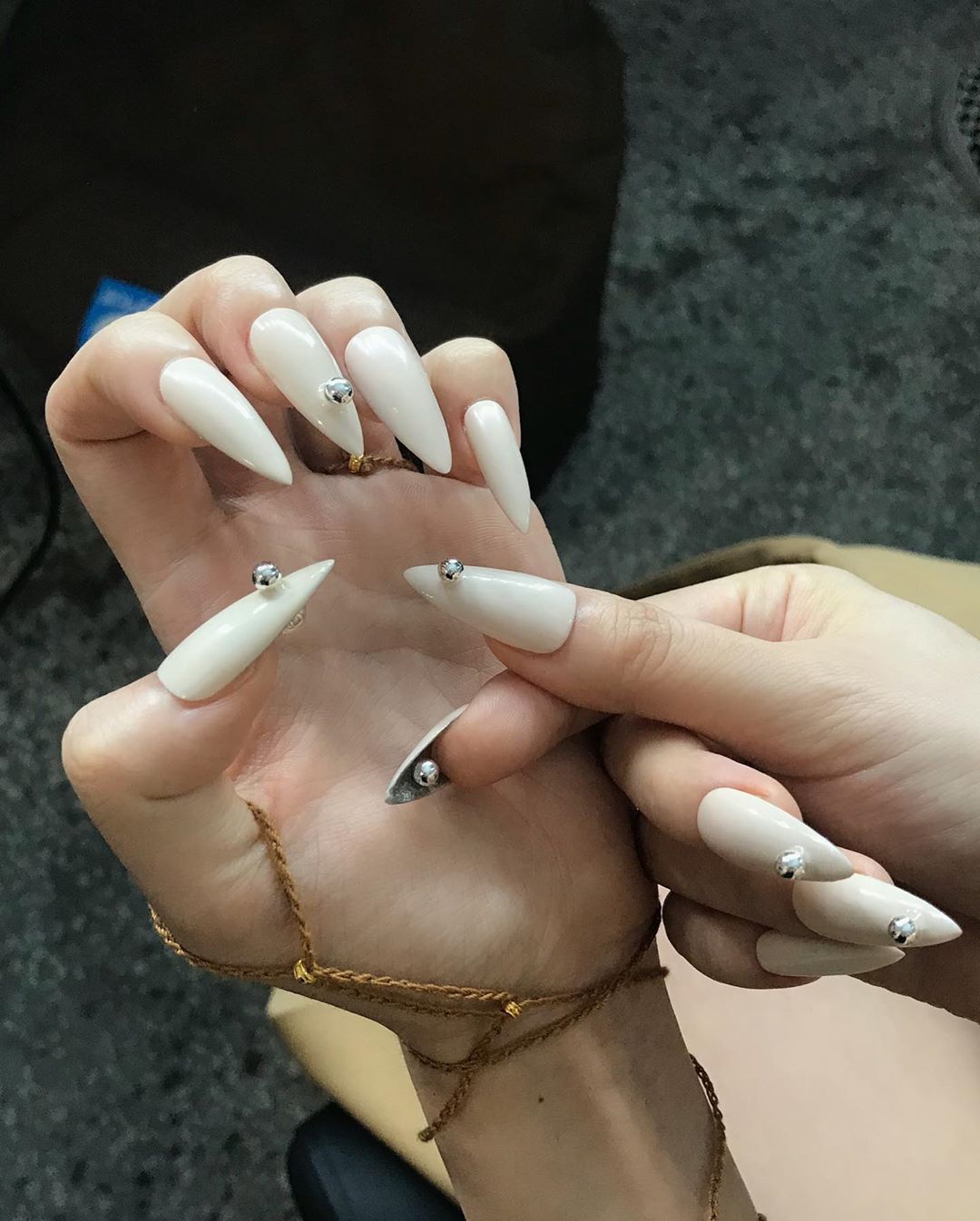 Pierced manicure: το επόμενο big thing δεν είναι το piercing στα αυτιά αλλά στα… νύχια!