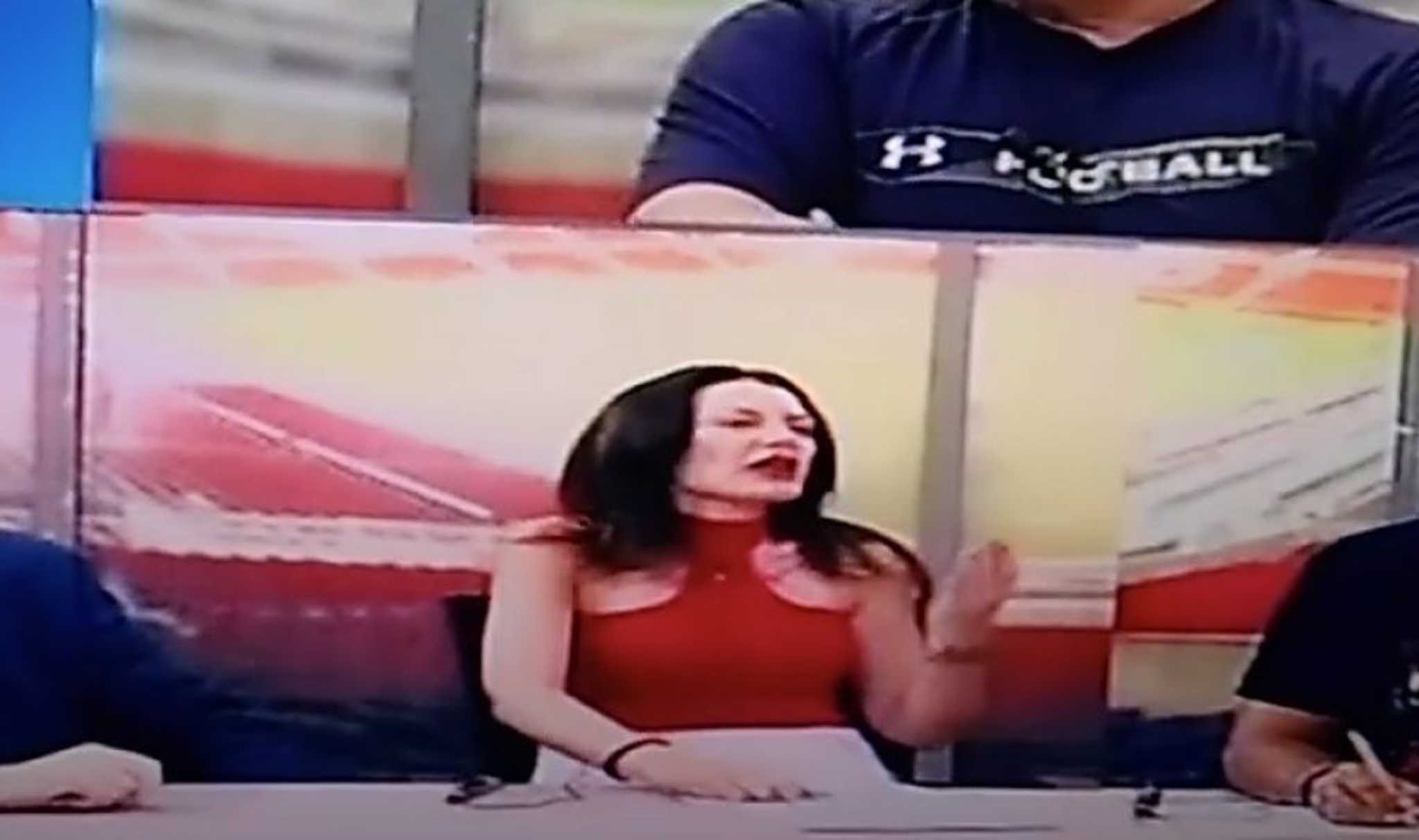 Θεσσαλονίκη: Δημόσια συγγνώμη από την παρουσιάστρια για το νερό στον Χαρδαλιά – “Δεν είμαι κακό παιδί” [video]
