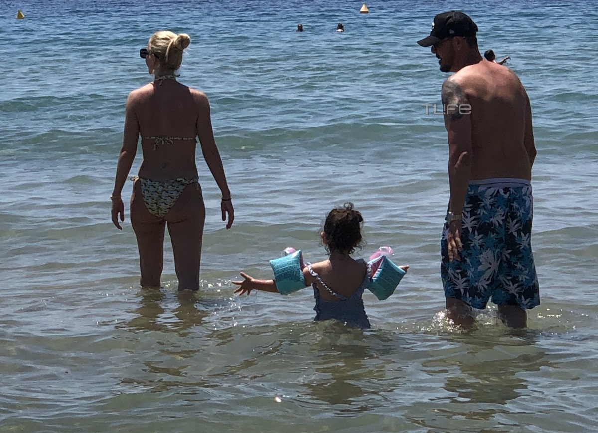 Νίκος Βουρλιώτης – Όλγα Καρπαθάκη: Ξέγνοιαστες στιγμές στη θάλασσα με την 3χρονη κόρη τους – Φωτογραφίες
