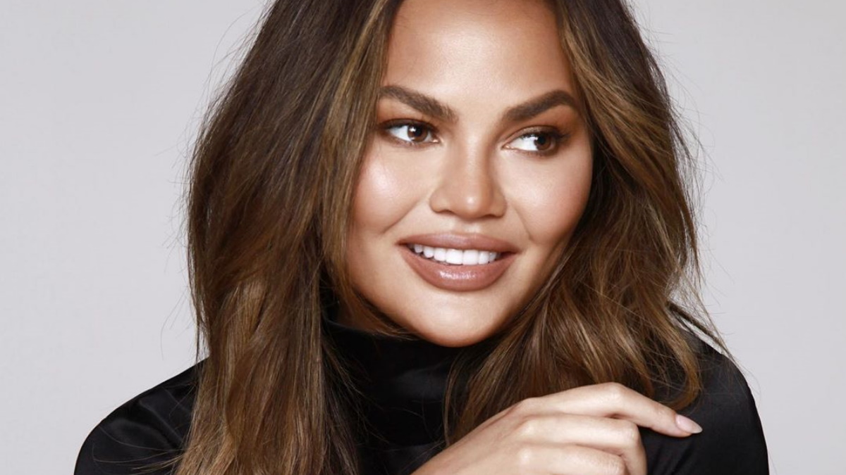 Θύμα ιστοριών συνωμοσίας έπεσε η Chrissy Teigen!