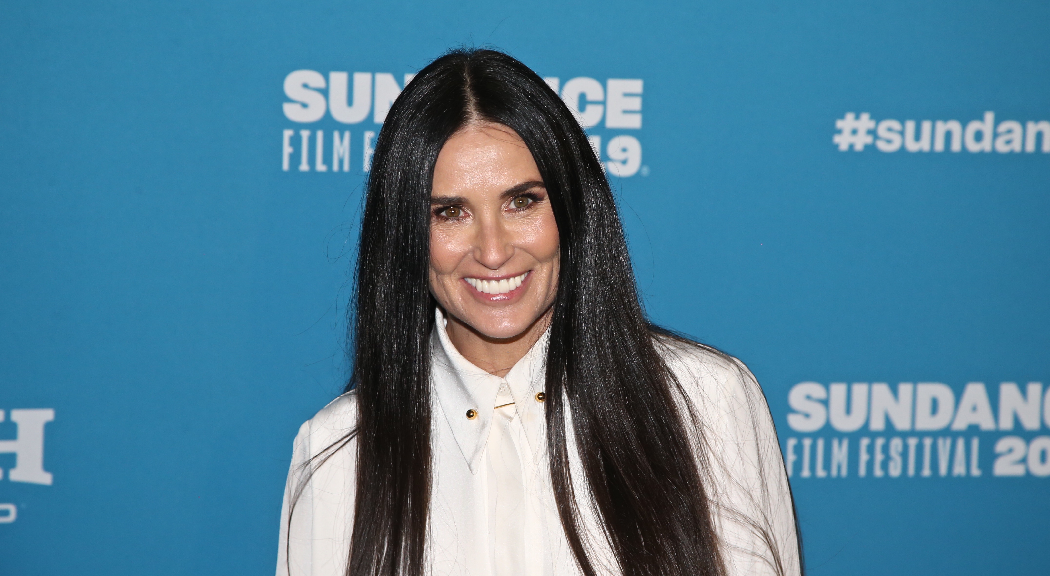 Πρέπει να δεις το μπάνιο της Demi Moore, εκεί που κάνει το skincare της!