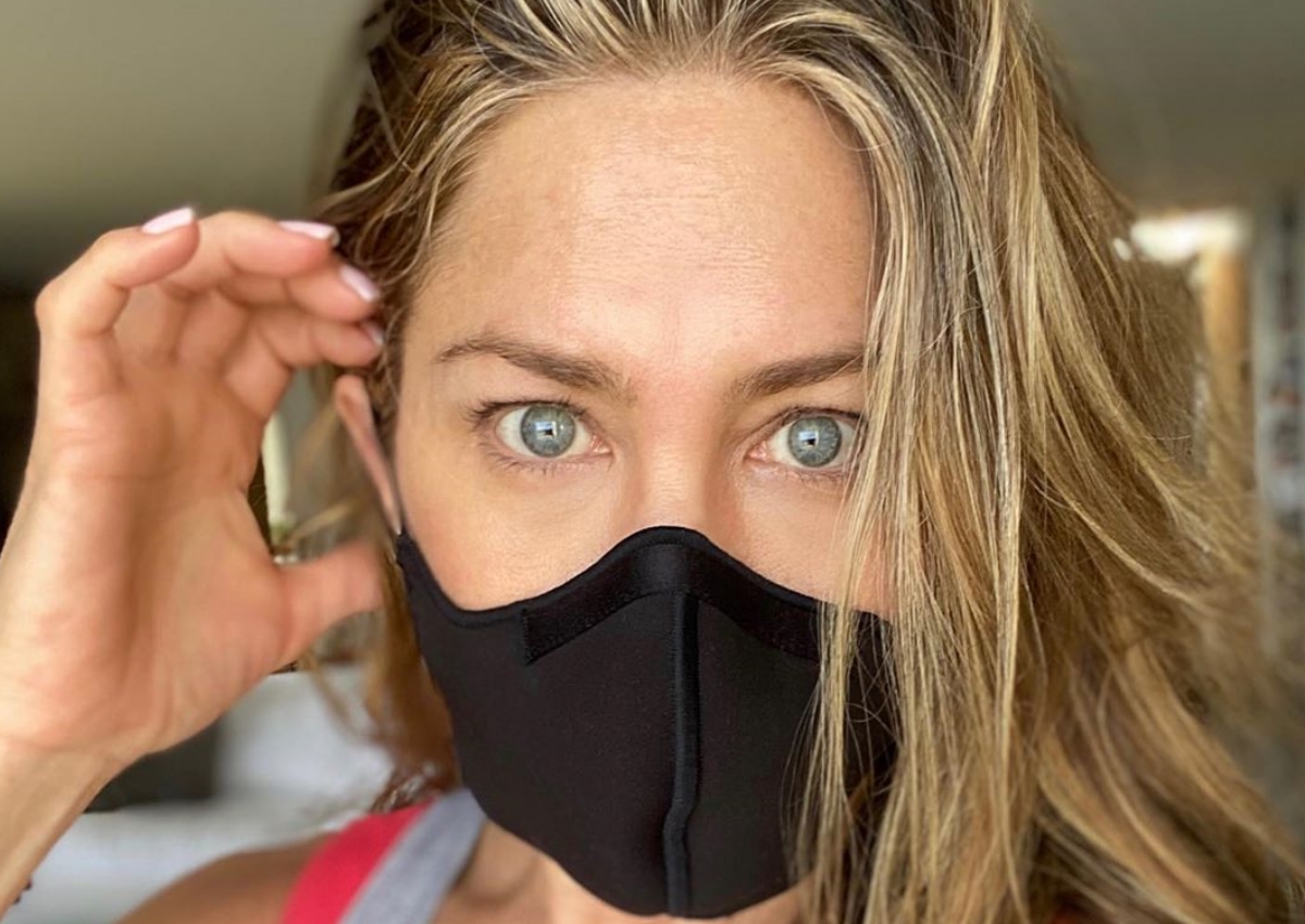 Έξαλλη η Jennifer Aniston: «Φορέστε την γαμ… τη μάσκα!»