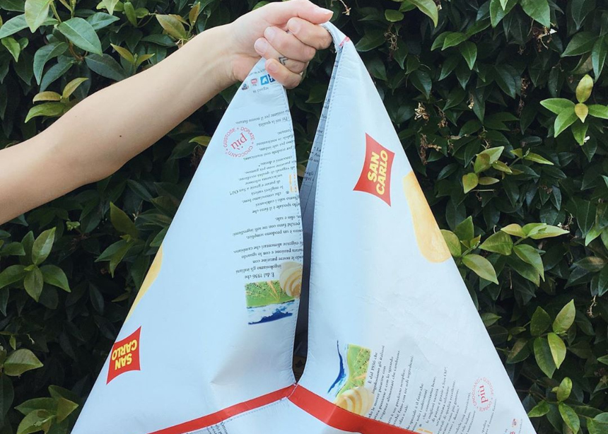 Αυτός ο λογαριασμός στο instagram μετατρέπει συσκευασίες fast food σε… iconic τσάντες!