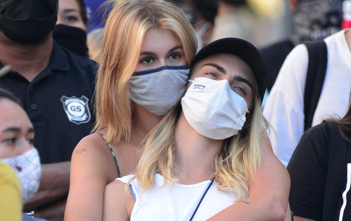 Kaia Gerber – Cara Delevingne: Τι συμβαίνει ανάμεσα στις δύο γυναίκες; Μαζί σε διαδήλωση στο Los Angeles! [pics]