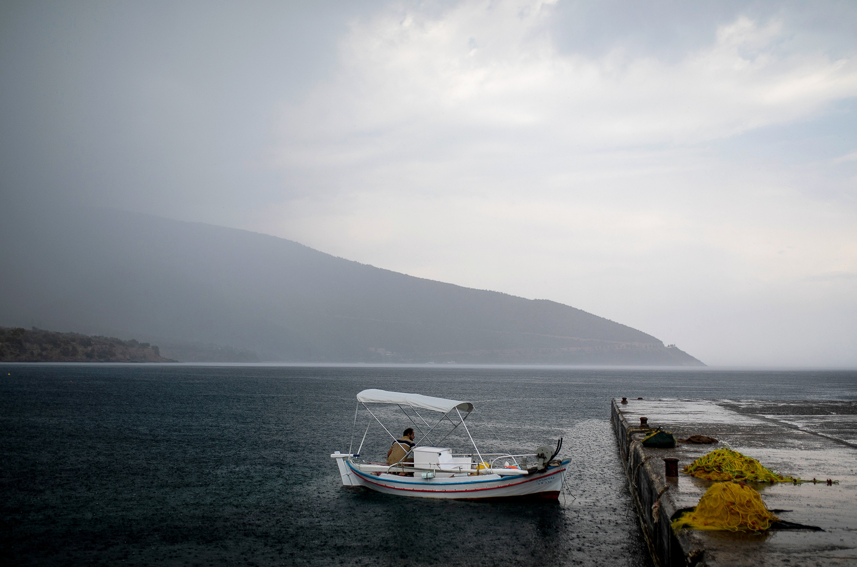 Καιρός αύριο: Κύμα δροσιάς με πτώση θερμοκρασίας, βροχές και μπόρες