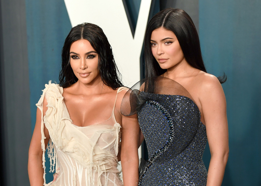 Kim Kardashian VS Kylie Jenner! Φόρεσαν το ίδιο top, ψήφισε την πιο στιλάτη