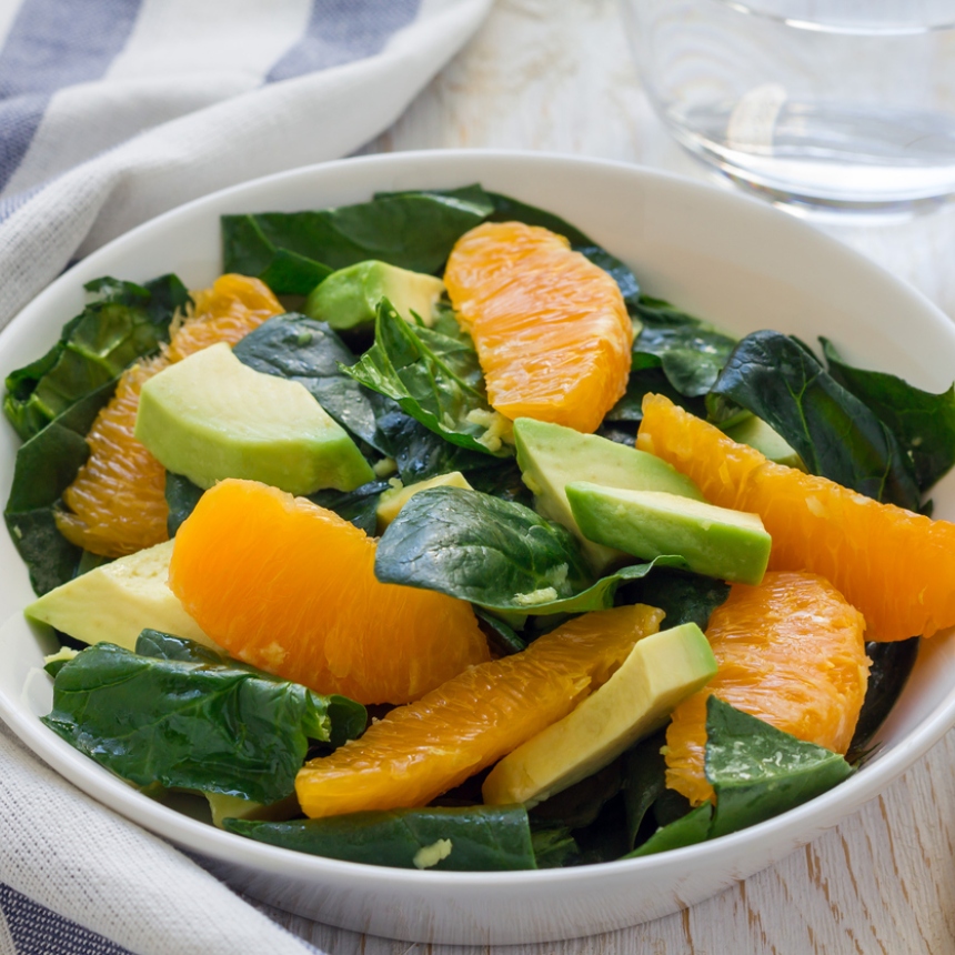 Συνταγή για δροσιστική σαλάτα με πορτοκάλι