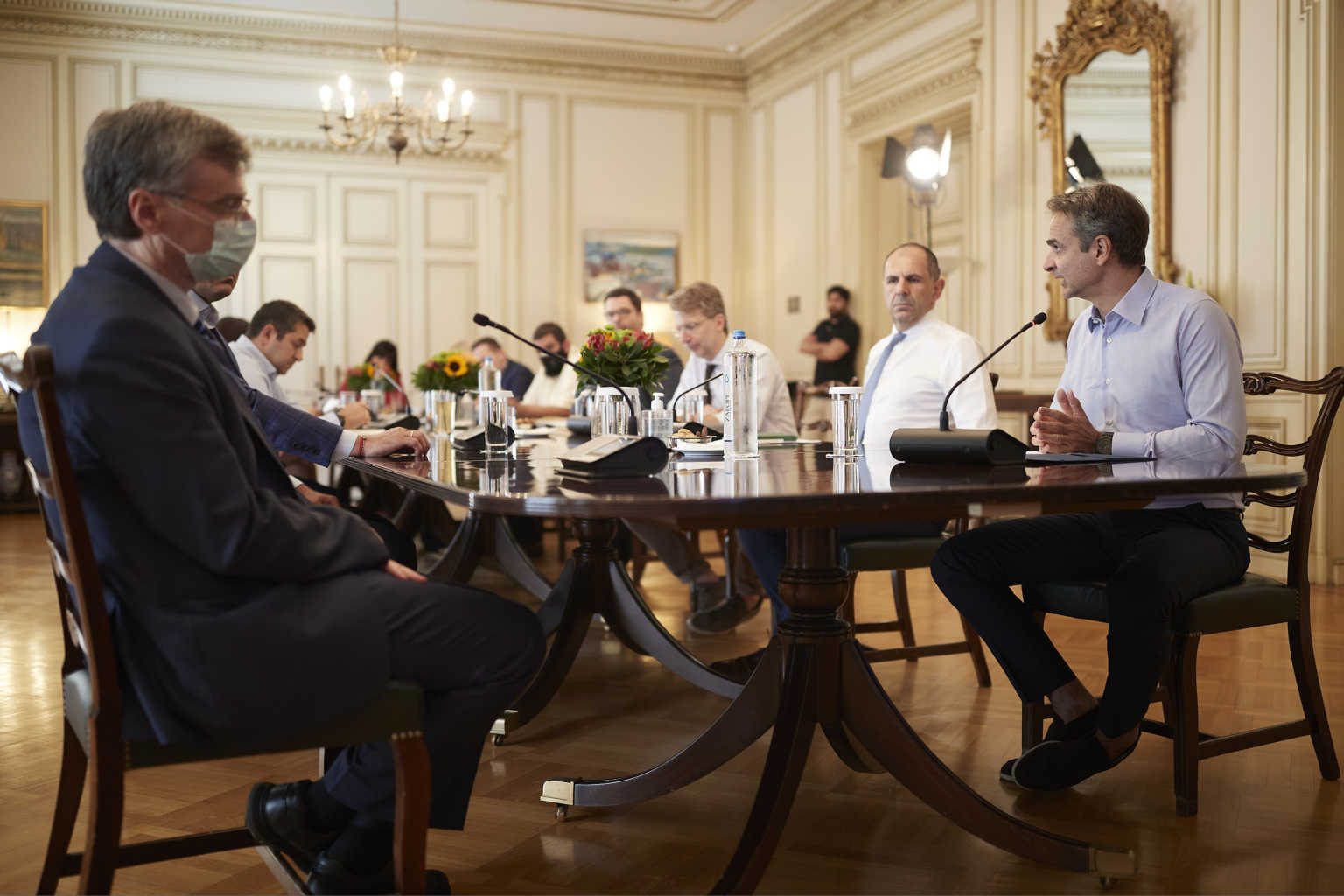 Τρία νέα μέτρα για τον κορονοϊό ανακοίνωσε η κυβέρνηση