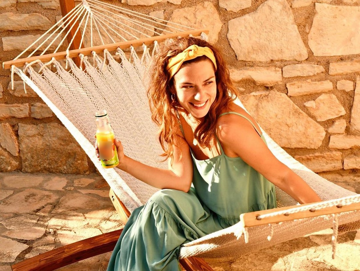 Βάσω Λασκαράκη: Απόλαυσε το λαχταριστό brunch της στην αυλή του σπιτιού της στην Κρήτη [pics]