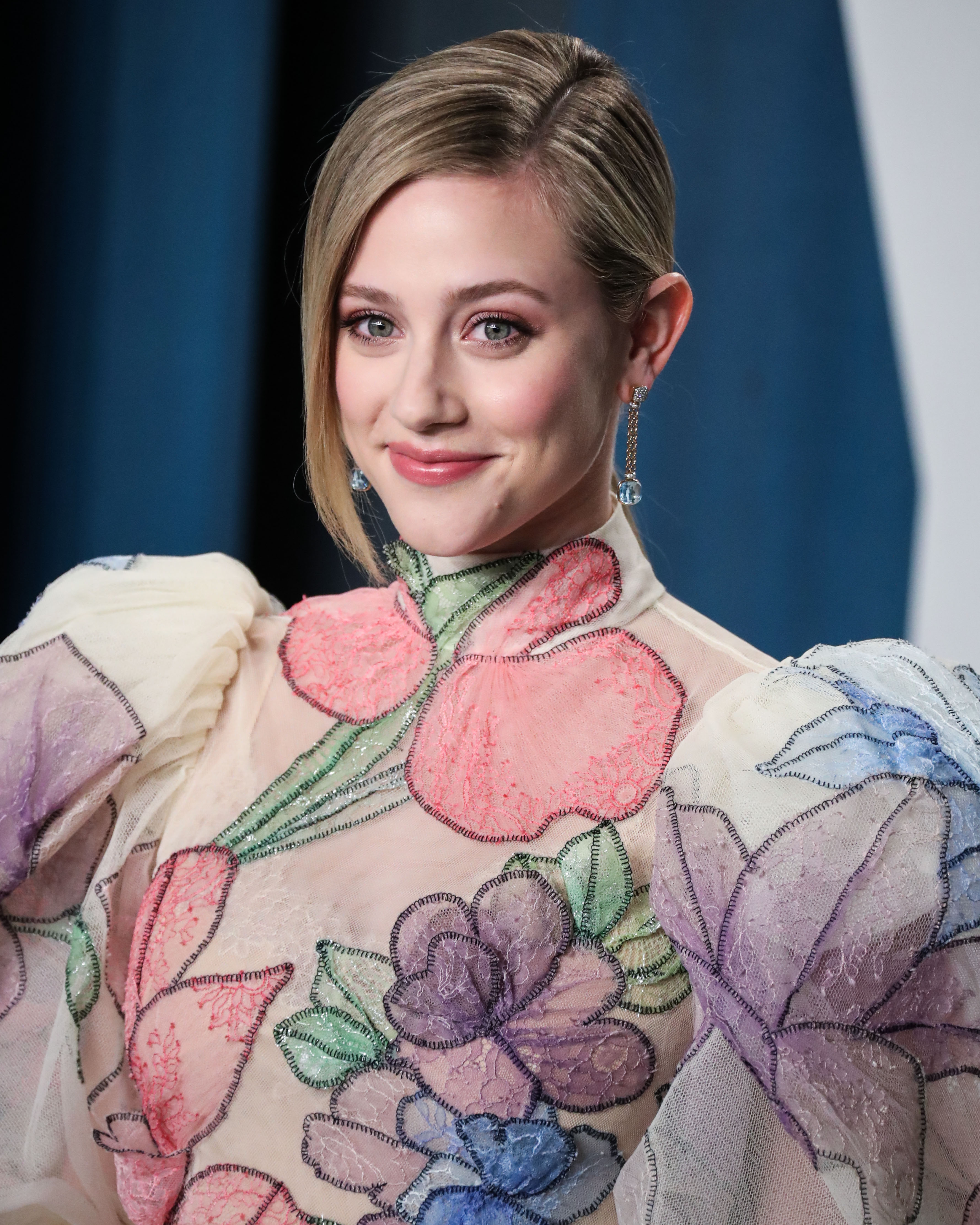 Lili Reinhart: η πρωταγωνίστρια του Riverdale έχει μια πολύ ιδιαίτερη συσκευή για το skincare της στο σπίτι!