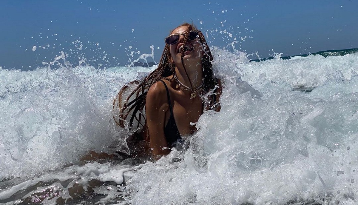 Ελένη Φουρέιρα: Παραμένει στιλάτη ακόμη και με μάσκα προστασίας! Φωτογραφία