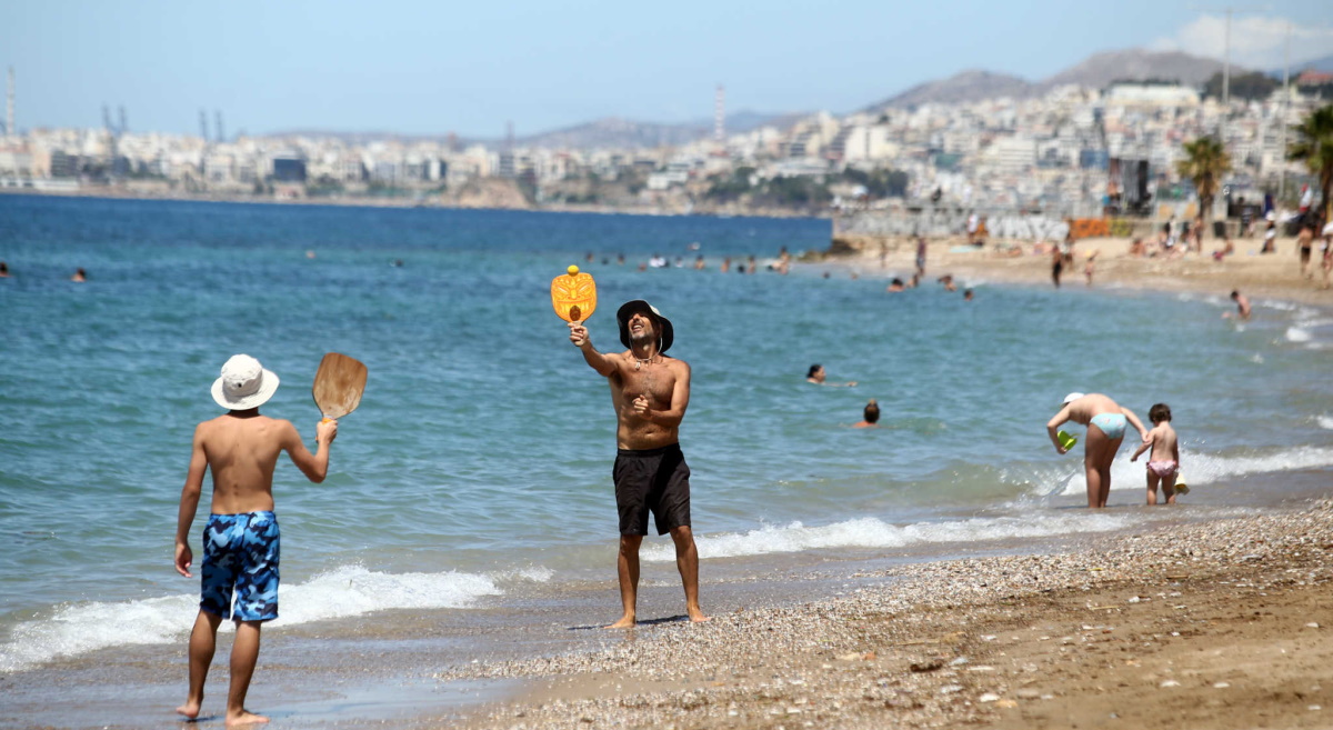 Καιρός αύριο: Καλός με μικρή πτώση θερμοκρασία – Πού θα βρέξει