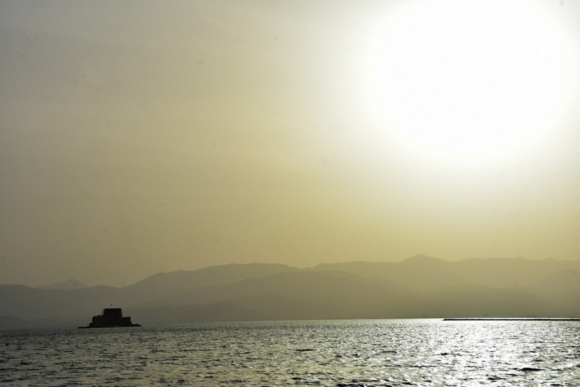 Καλοκαιρινός την Πέμπτη ο καιρός – Ανεβαίνει η θερμοκρασία