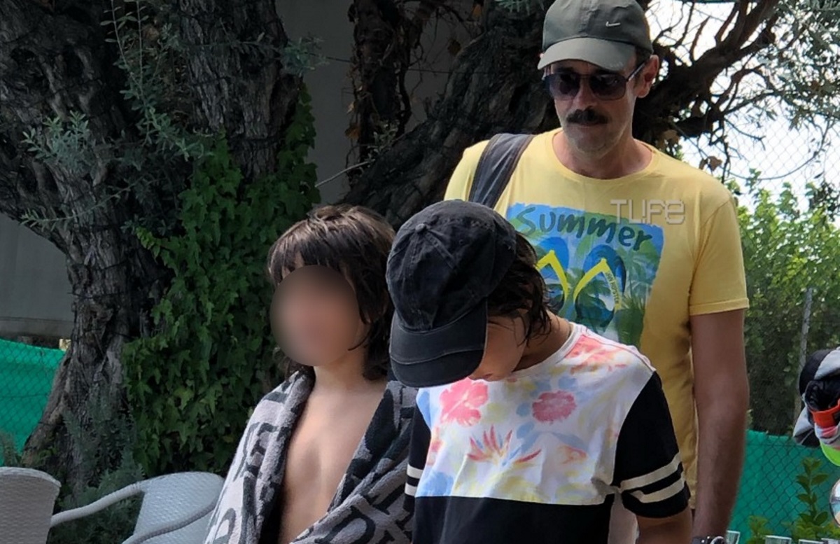 Λεωνίδας Κακούρης: Χαλαρές στιγμές στην πισίνα με τα παιδιά του! Αποκλειστικές φωτογραφίες