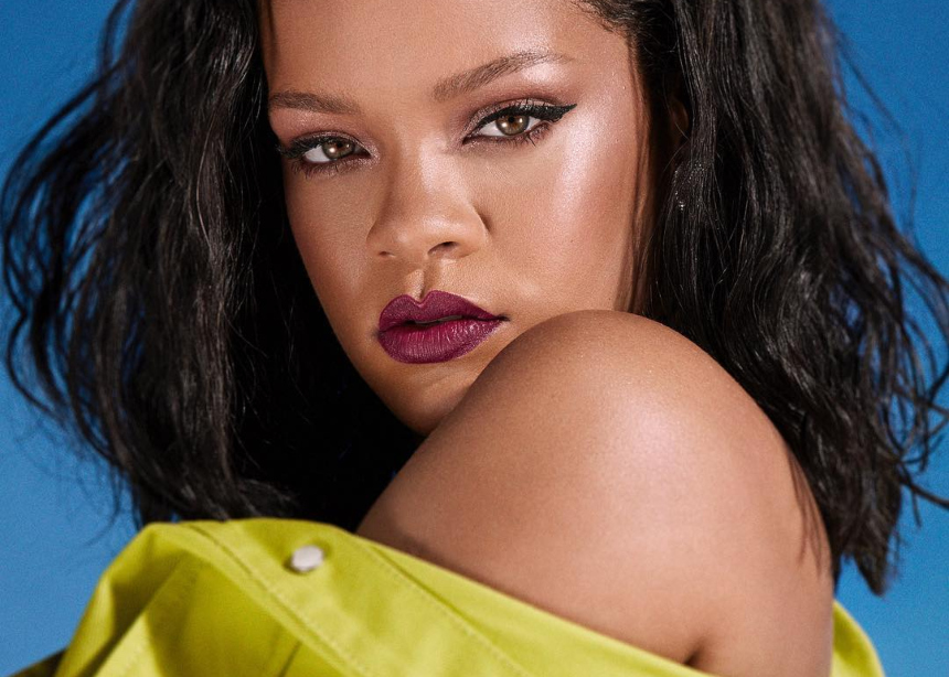 Η Rihanna σε αυτό το editorial μεταμορφώθηκε σε…νοικοκυρά!