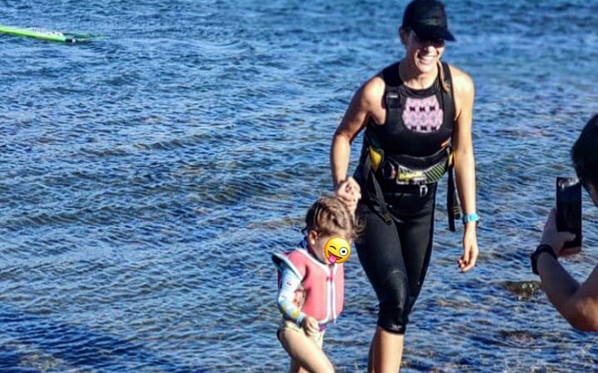 Ελεονώρα Μελέτη: Διακοπές στην Κρήτη! Το τρυφερό στιγμιότυπο με την κόρη της στην πισίνα – Video