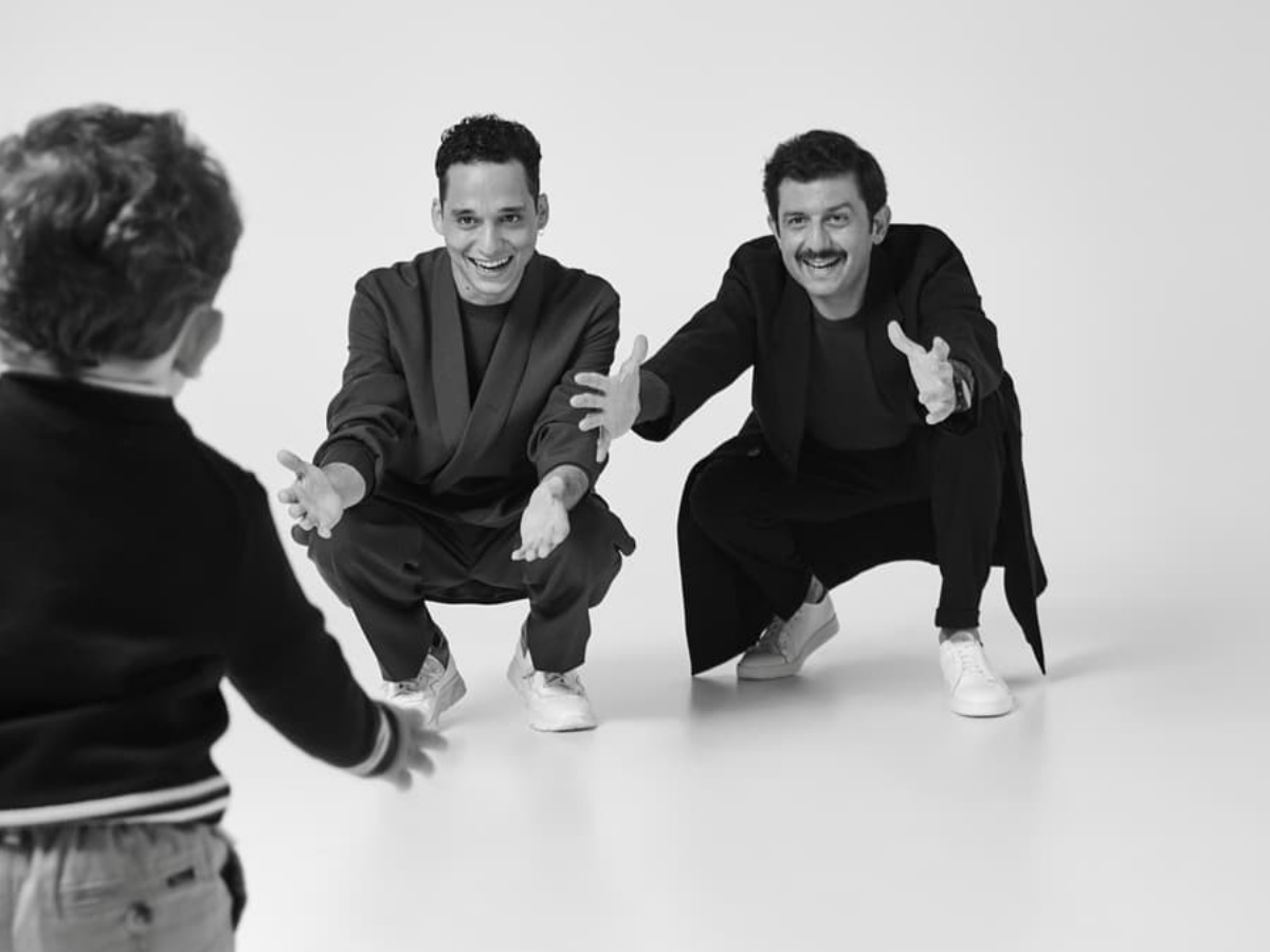 Μιχάλης Οικονόμου – Γιώργος Μακρής: Οι ηθοποιοί φωτογραφίζονται πρώτη φορά με τον γιο τους και μιλούν για την οικογένειά τους!