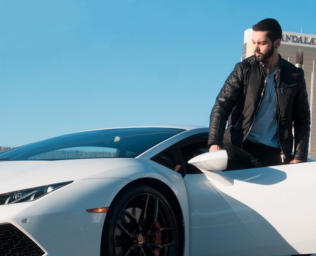 GNTM – Ντέμιαν Προσαλέντης: Ποιος είναι ο  αυτοδημιούργητος (και κούκλος) εκατομμυριούχος (pics,vid)