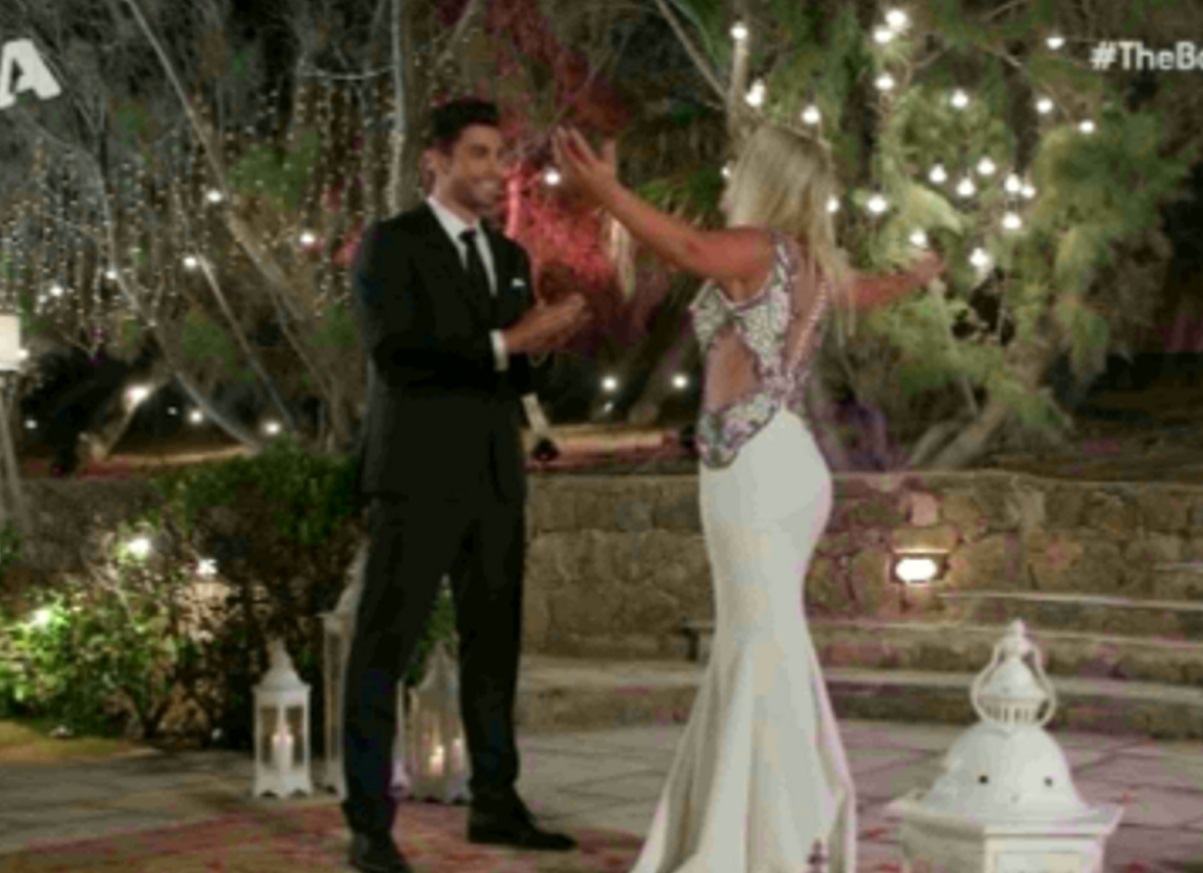 The Bachelor: Αυτή είναι η τραγουδίστρια που μπήκε στο reality (pic, video)