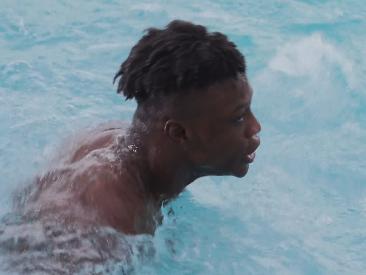 GNTM: Τα «έχασε» μέσα στο νερό ο Emmanuel που δεν ξέρει κολύμπι! – Τρόμαξαν οι κριτές (video)
