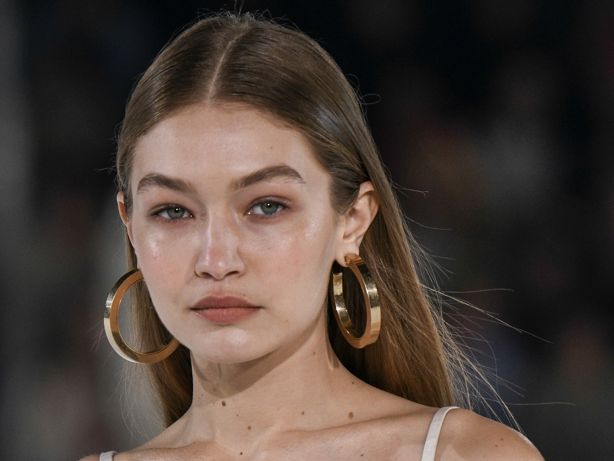 Η makeup artist της Gigi Hadid έχει το τελειότερο tip για φακίδες! Video!