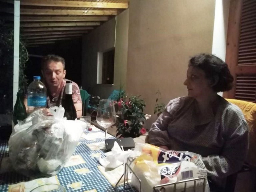 Θρήνος για τα δυο παιδιά της γνωστής μακιγιέζ - Σκοτώθηκαν σε τροχαίο λίγα μέτρα από το σπίτι τους (pics)