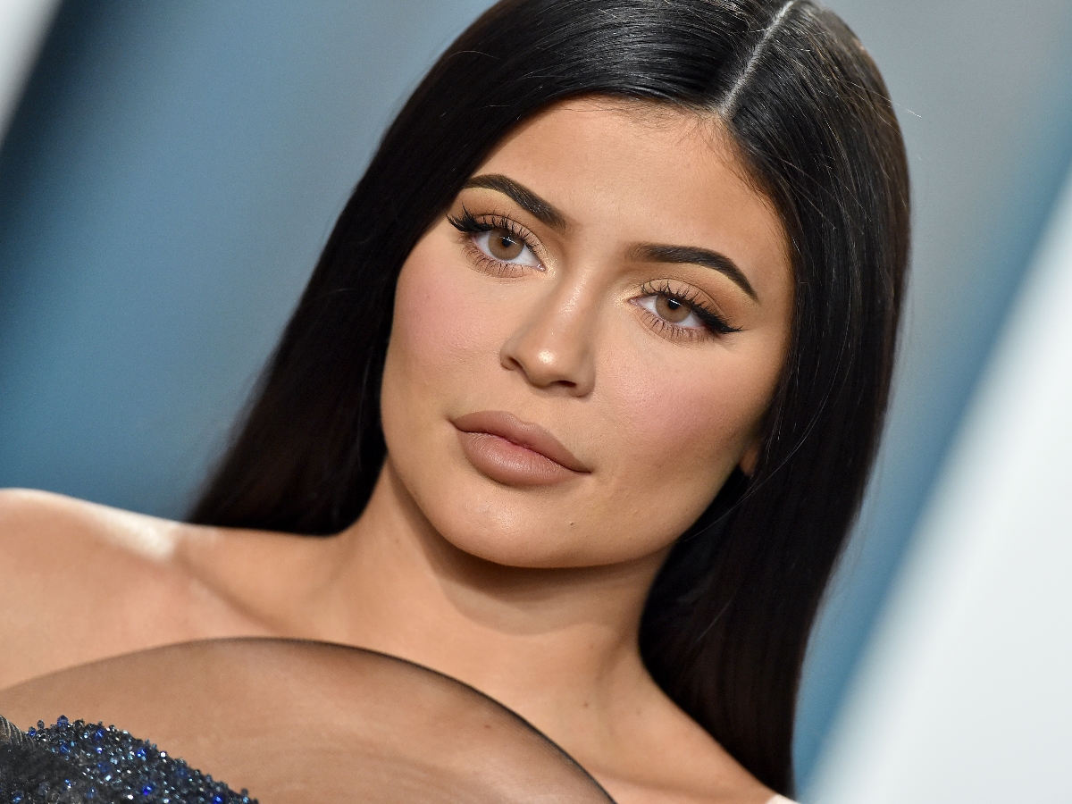 Η Kylie Jenner φόρεσε κίτρινο eyeliner και το αποτέλεσμα δεν είναι αυτό που νομίζεις!