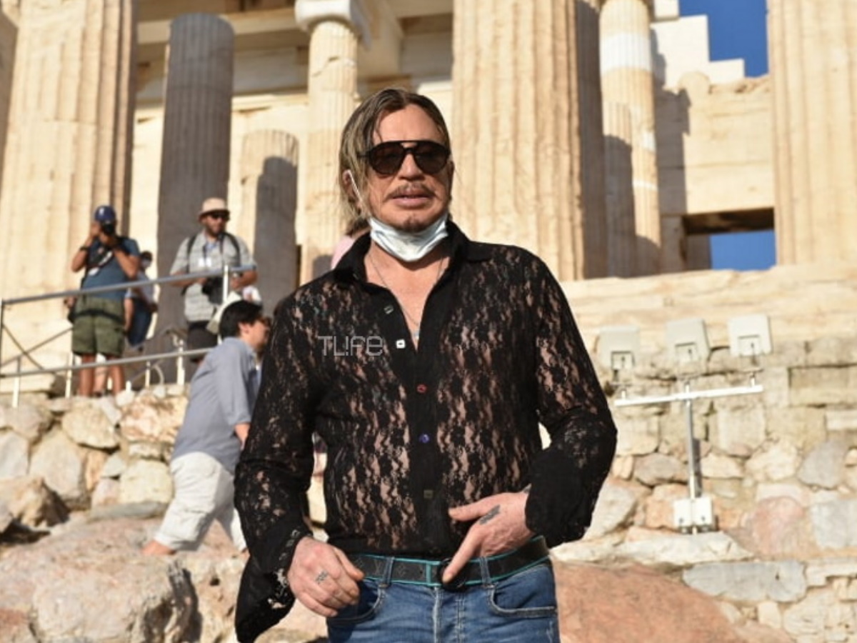Mickey Rourke: Επίσκεψη στην Ακρόπολη με διαφανές πουκάμισο – Αποκλειστικές φωτογραφίες