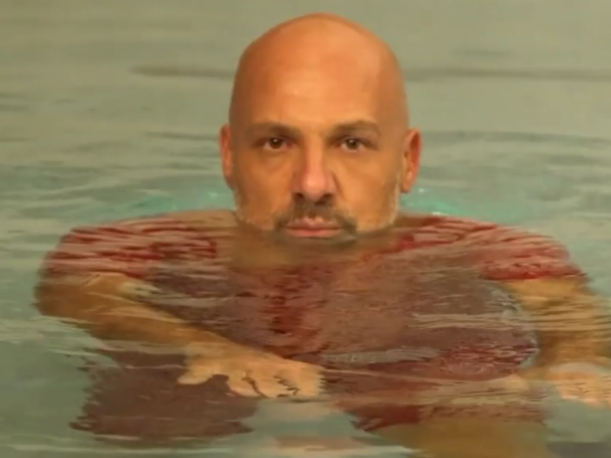 Νίκος Μουτσινάς: Τρολάρει το trailer του “Bachelor” με τον δικό του μοναδικό τρόπο (video)