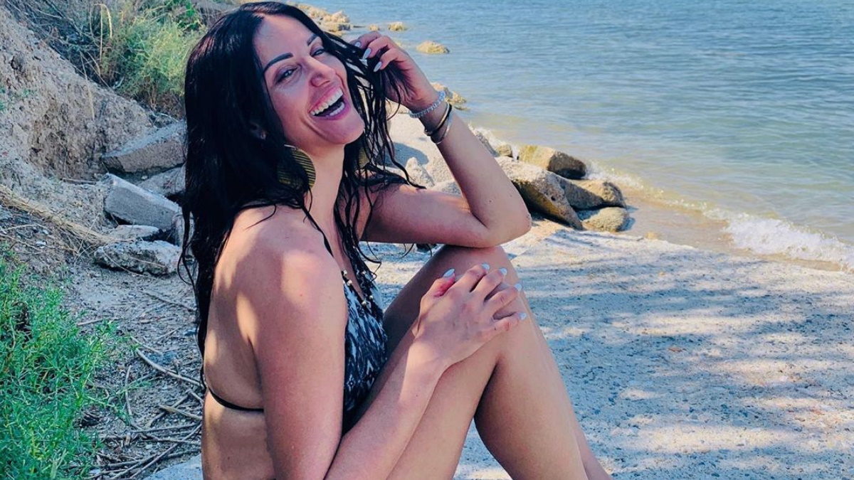 Η Σοφία Παυλίδου ποζάρει topless στην παραλία! | tlife.gr