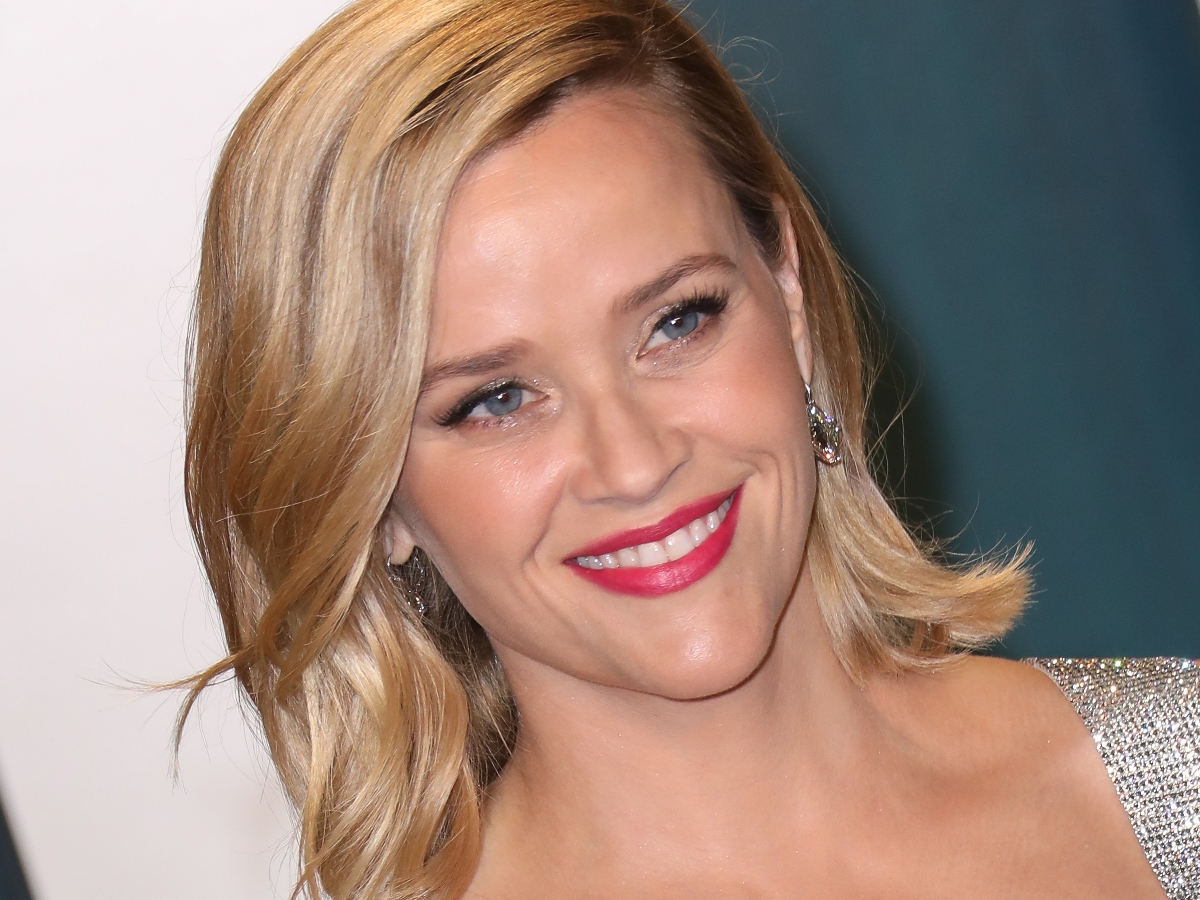 Η Reese Witherspoon φωτογραφήθηκε με τη μαμά και την κόρη της με το ίδιο κόκκινο κραγιόν!