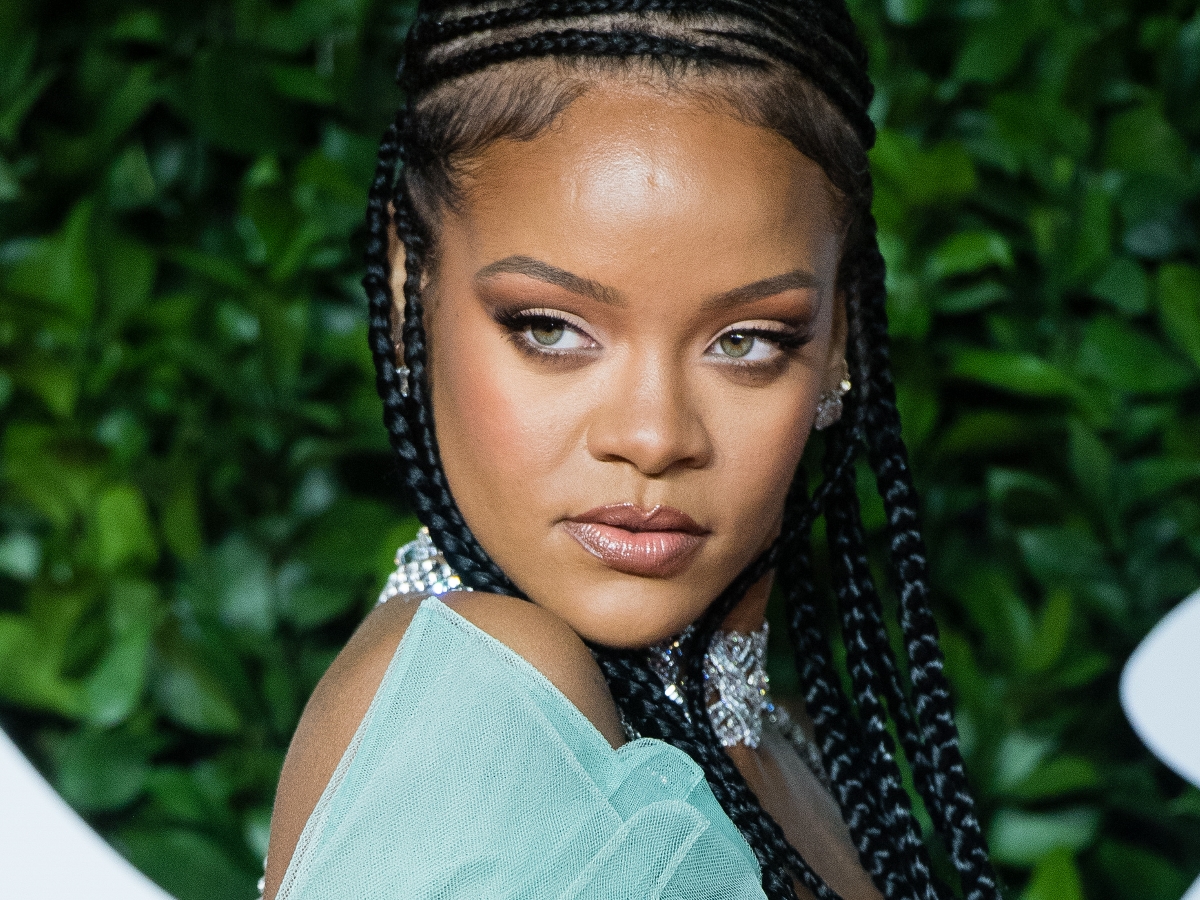 Η Rihanna μόλις μας έπεισε να αγοράσουμε αυτό το προϊόν!