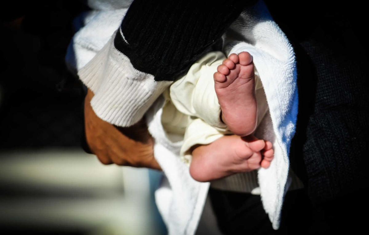 Βρέθηκε νεογέννητο μωρό στο Πεδίον του Άρεως – Το εγκατέλειψαν