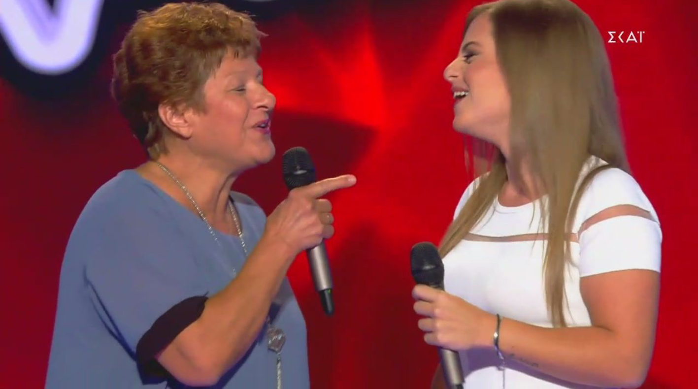 The Voice: Γιαγιά διαγωνιζόμενης ανέβηκε στη σκηνή και «τρέλανε» τους κριτές