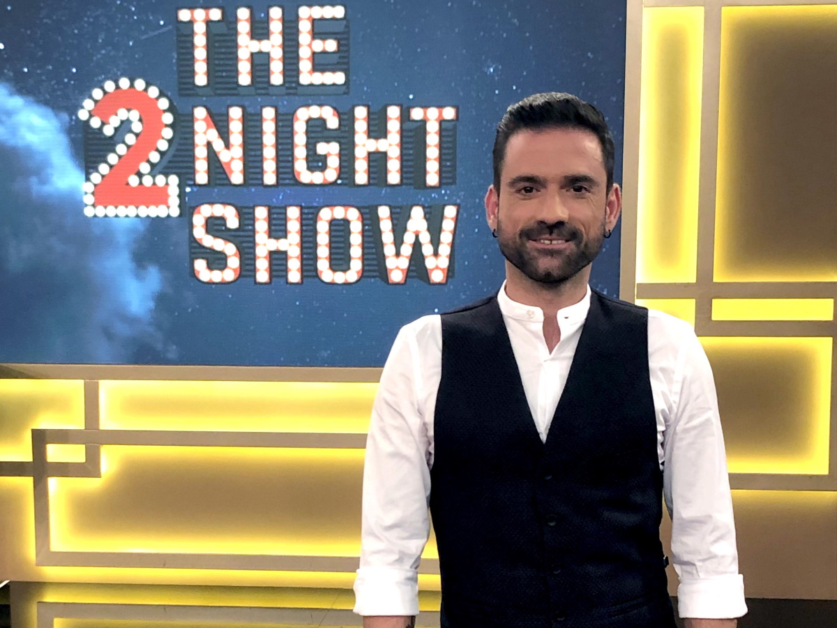 O Μάνος Καζαμίας στο The 2Night Show: “Ο Γιάννης Μπέζος είναι ένας απλόχερος άνθρωπος” (video)