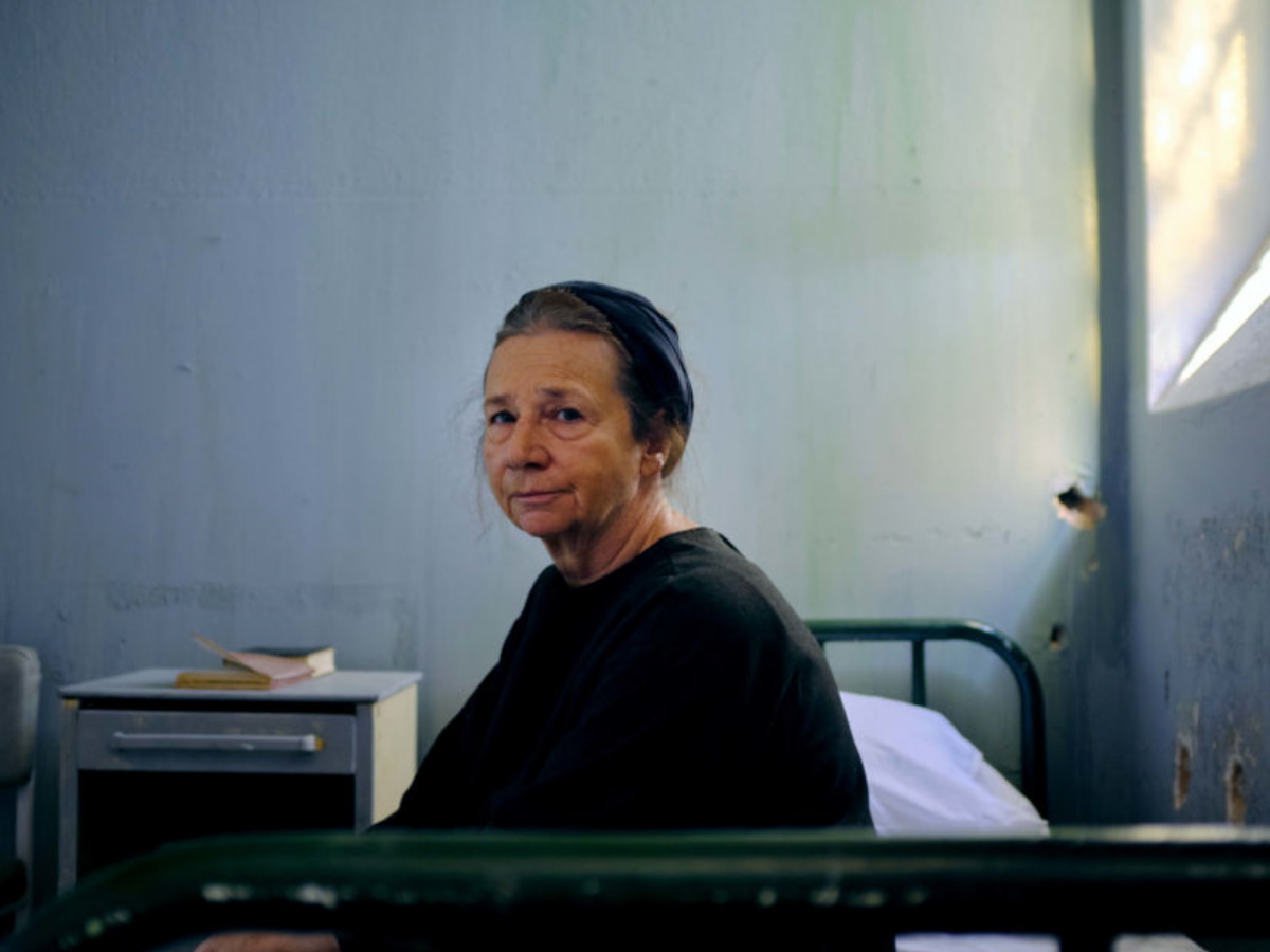 Άγριες Μέλισσες – Αλεξάνδρα Παντελάκη: Η “συγκρατούμενη” της Ελένης αποκαλύπτει τα βασανιστήρια που θα περάσει στη φυλακή (video)