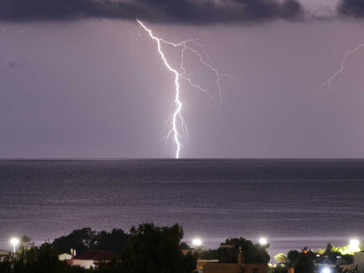 Καιρός αύριο: Καταιγίδες και χαλάζι – Πού θα χτυπήσει η κακοκαιρία