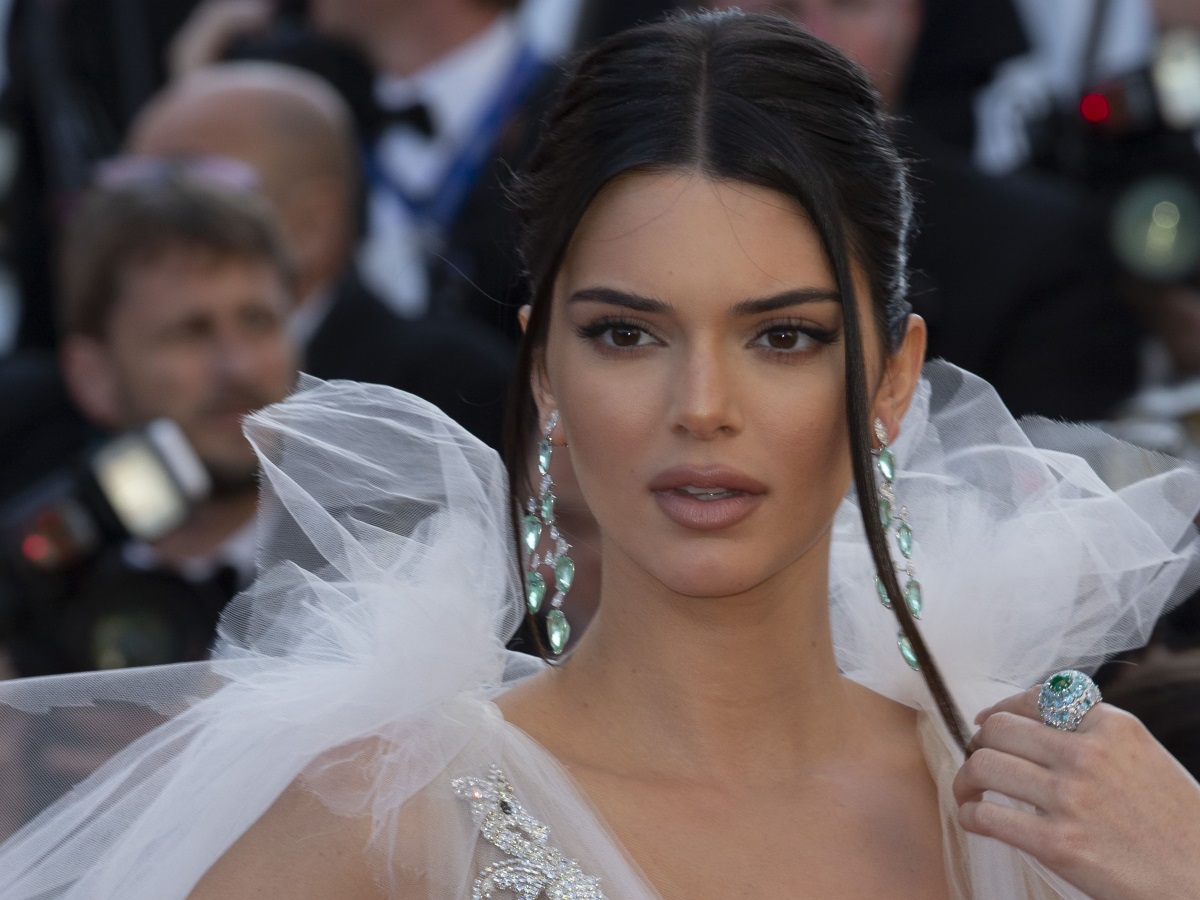 Η Kendall Jenner έβγαλε αυτή τη selfie για να μας αποδείξει πόσο έχουν μακρύνει τα μαλλιά της!