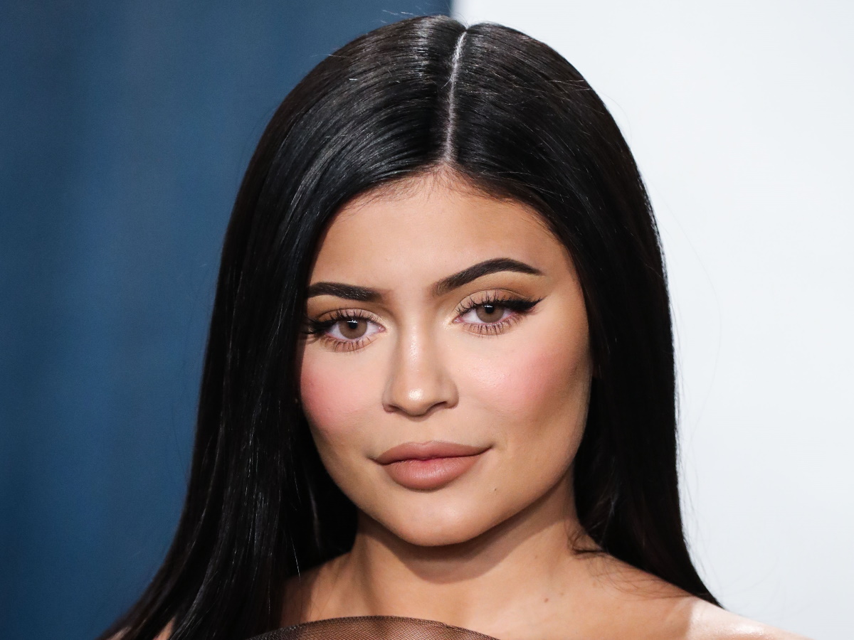 H Kylie Jenner έκανε το τέλειο χρώμα στα νύχια της για φθινόπωρο!