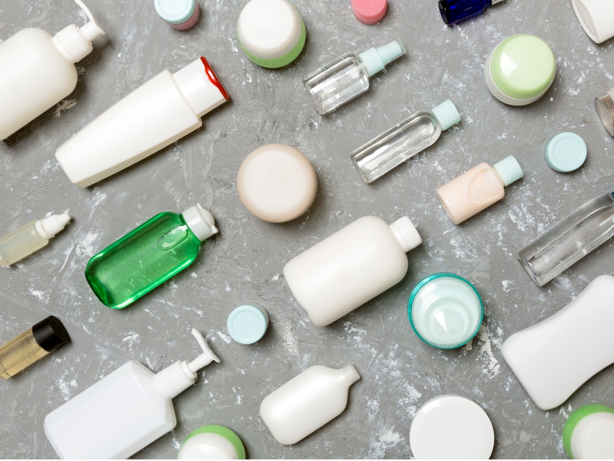 Είναι ανακυκλώσιμα όλα τα μέρη της συσκευασίας των καλλυντικών μου;