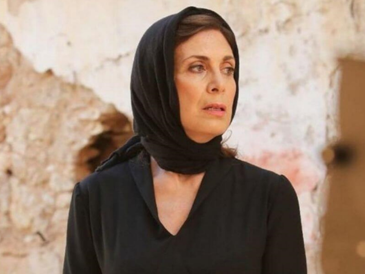 Άγριες Μέλισσες – Spoiler: Η οργή της Μυρσίνης – Θέλει να κάψει ζωντανή την Ελένη – Επιτίθεται στην Ασημίνα! (video)